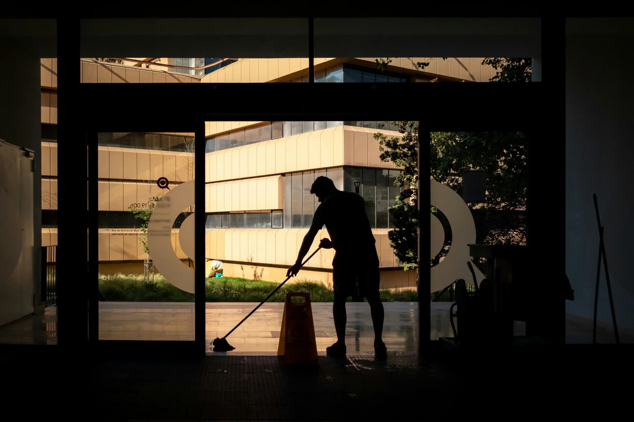 Professional office cleaning near Everett Washington
